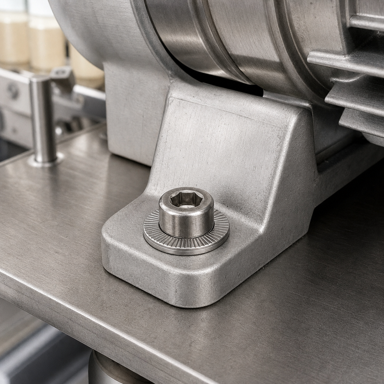 long đền chống xoay Inox 304 M6 ứng dụng tại chân mô-tơ băng tải inox